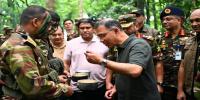বরিশালের বিস্তীর্ণ জঙ্গলে সেনাবাহিনীর মহড়া পরিদর্শন করলেন প্রধানমন্ত্রী