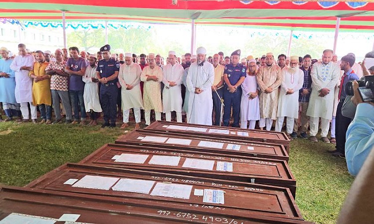 সৌদি আরবে আগুনে পুড়ে মারা যাওয়া নওগাঁর ৭ প্রবাসীর দাফন সম্পন্ন