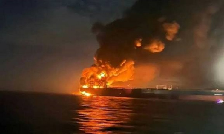 হরমুজ প্রণালীতে মাইনের আঘাতে বিস্ফোরিত হলো সুপারট্যাংকার