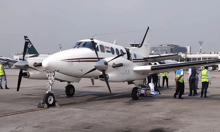আকাশে খুলে গেল দরজা: ঢাকায় জরুরি অবতরণ করল ভারতীয় এয়ার অ্যাম্বুলেন্স
