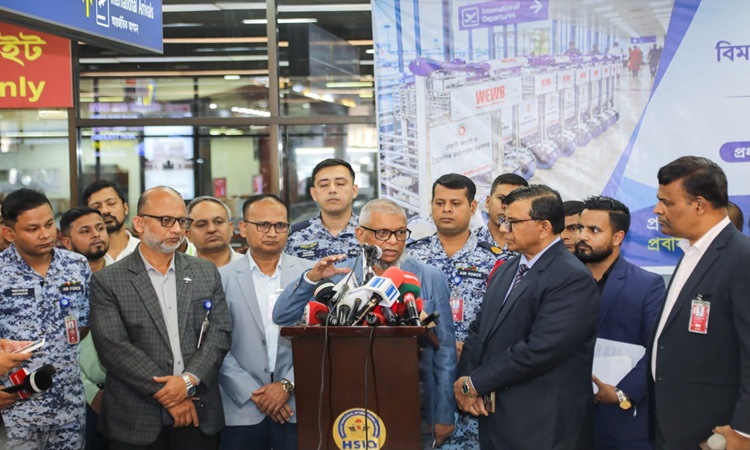বিমানবন্দরে প্রবাসীদের ভোগান্তি কমাতে ১৫০টি নতুন ট্রলি উপহার!